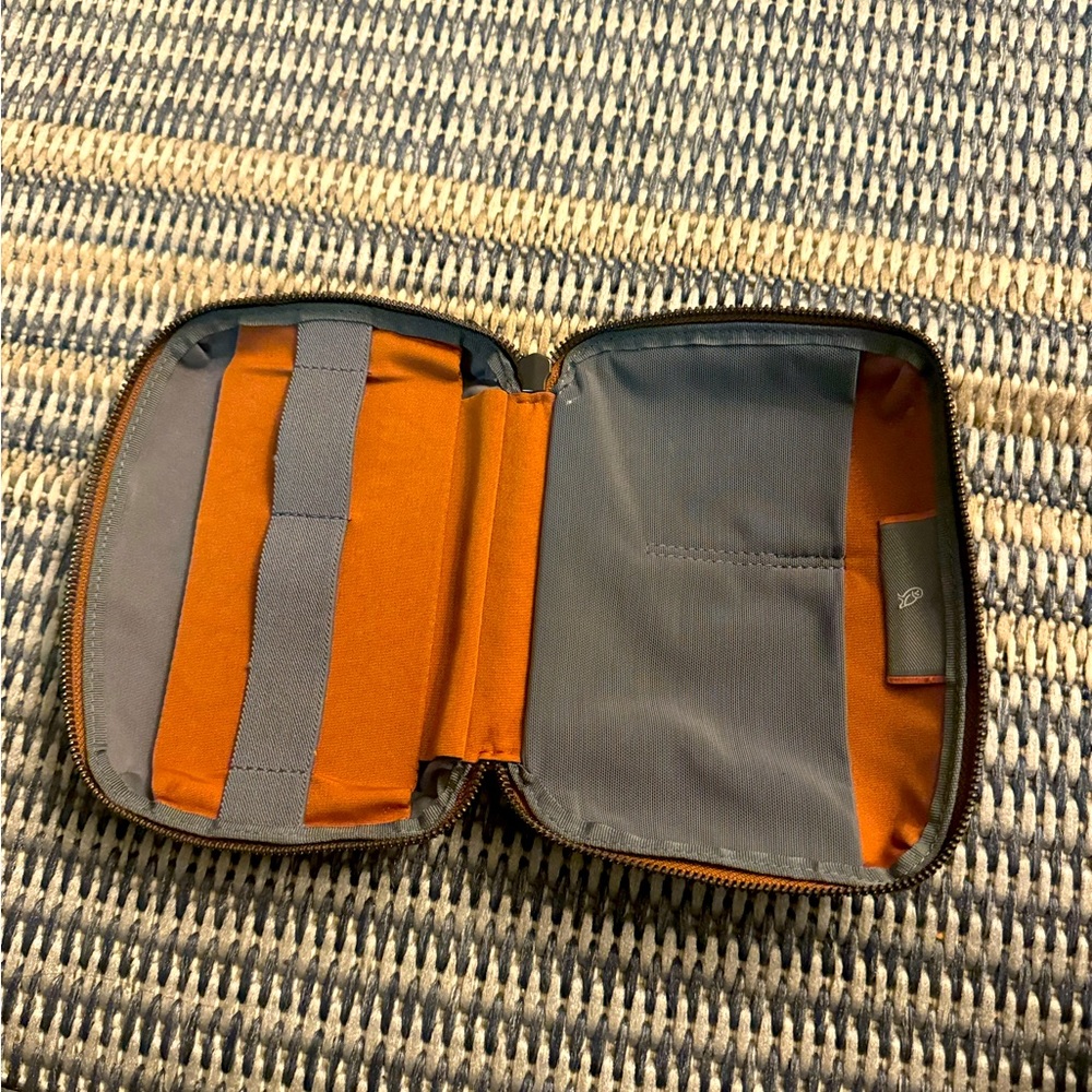 Bellroy tech kit compact